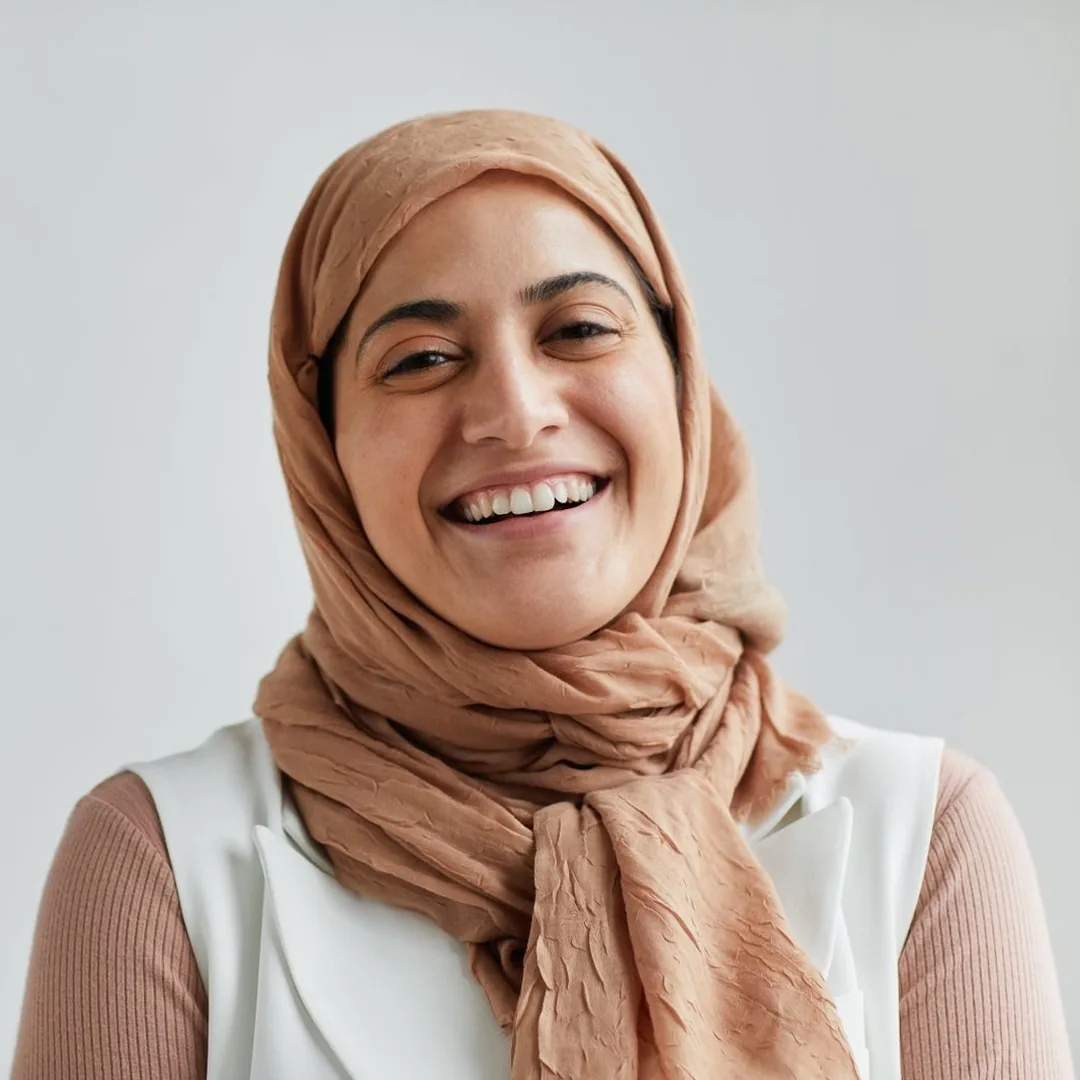 ابتسامة مطمّنة ومريحة مع عيادات الريدي للأسنان